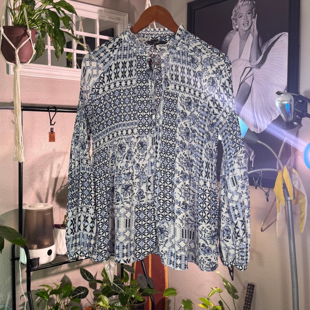 GNW Womens Smocked Blouse Blue White Floral Geometric Print Tie‎ Neck Size M